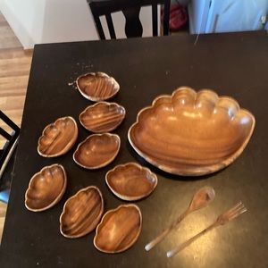 Wooden vintage serving bowl set